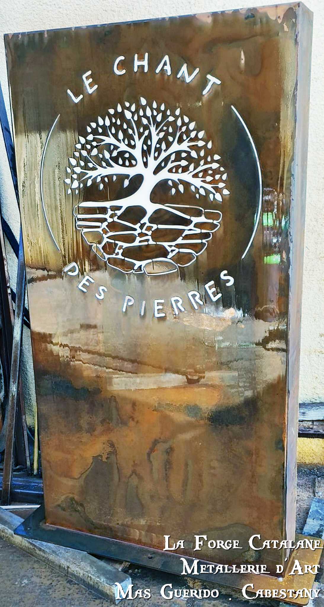 totem en fer corten avec decoupe laser forge catalane.jpg